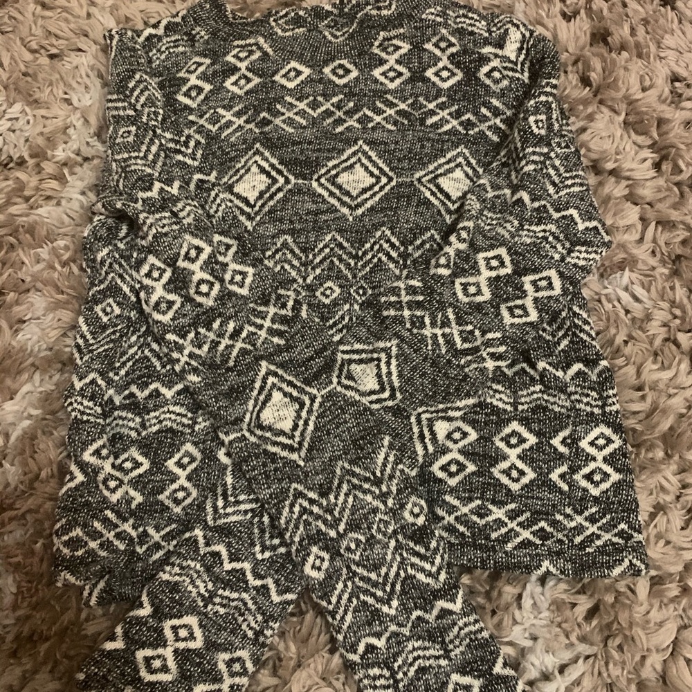 Pattern Sweater - Picture 2 of 3